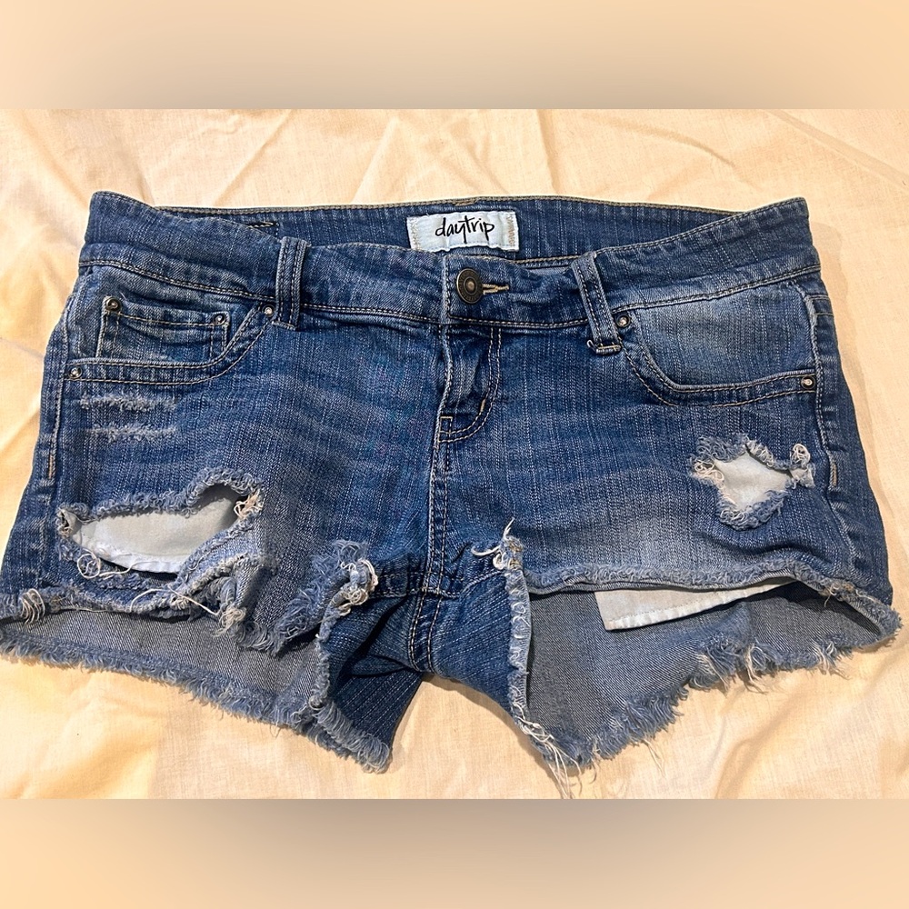 Daytrip Denim Gemini Shorts Low Rise Distressed Stretchy Shorts Size 29